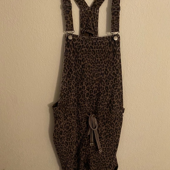 Other - Cheetah print overalls